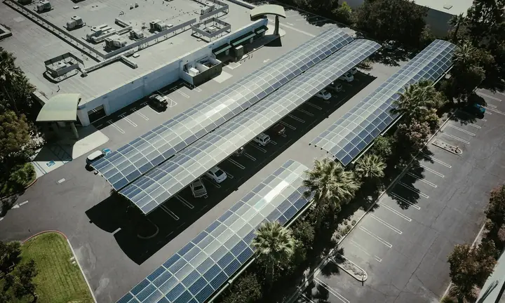 Cobertura fotovoltaica de estacionamento