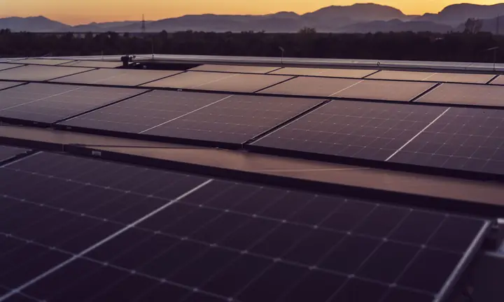 Sistema fotovoltaico em estabelecimento comercial