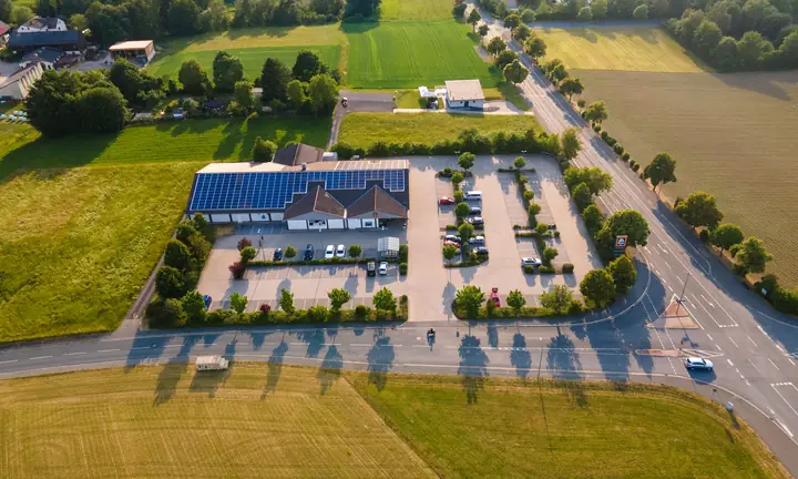 Sistema fotovoltaico em estabelecimento comercial