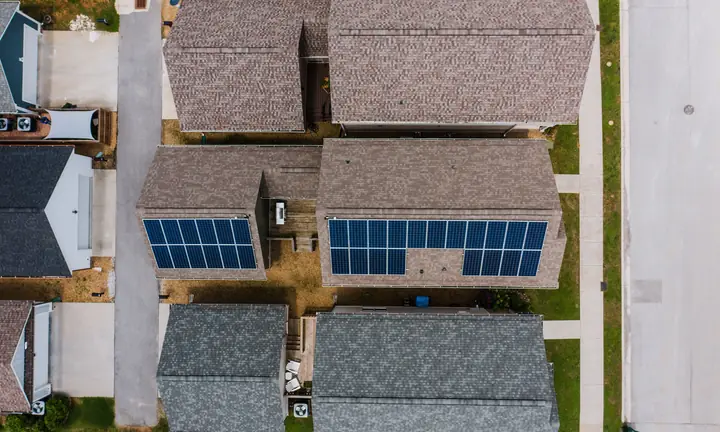 Sistema fotovoltaico residencial instalado pela Velox Solar