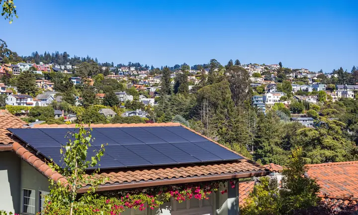 Sistema fotovoltaico residencial instalado pela Velox Solar
